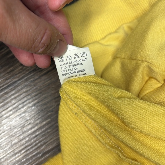 Girls bright yellow sweatshirt with butterfly and daisies on it Size youth large - Picture 6 of 6